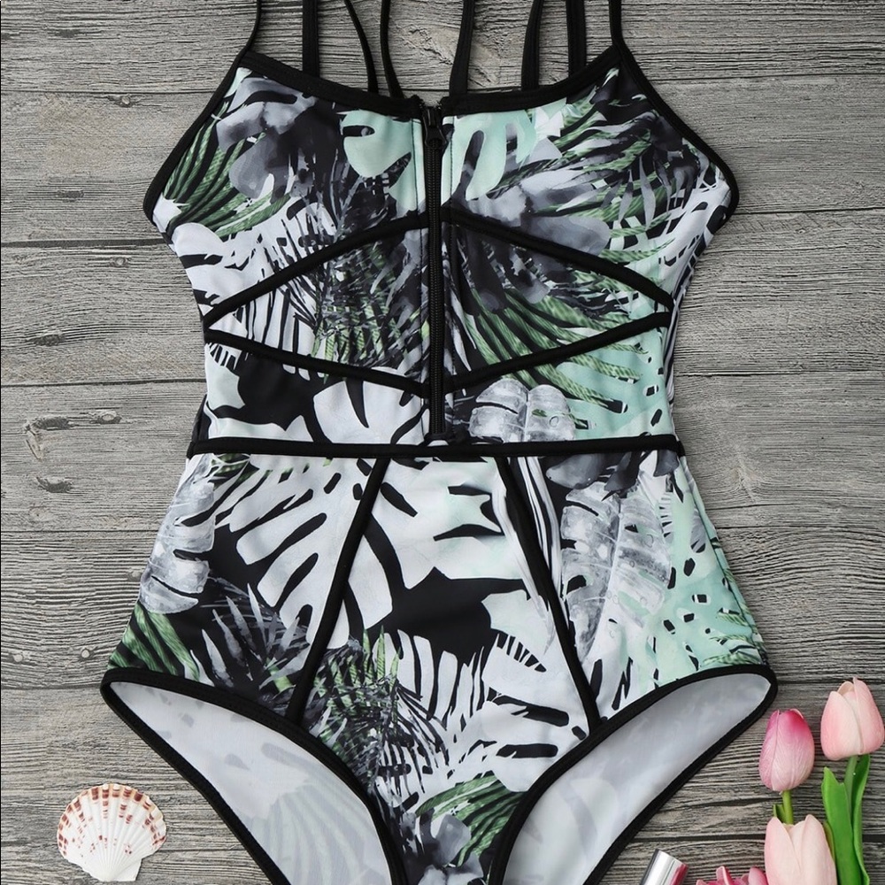 Cute bathing suit- never worn!
